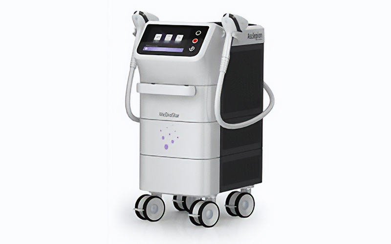 医療脱毛のメリットとは？「3.痛みを感じにくく、スピーディーな脱毛機を導入」